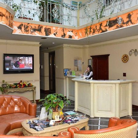 Atrium Hotel Ivano-Frankivsk Ngoại thất bức ảnh