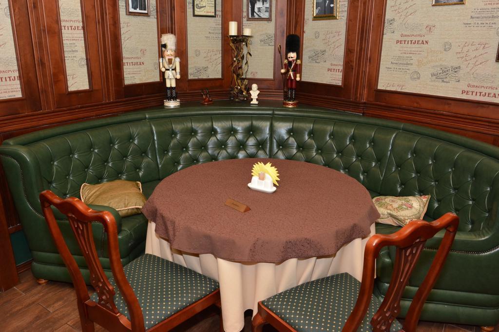 Atrium Hotel Ivano-Frankivsk Ngoại thất bức ảnh