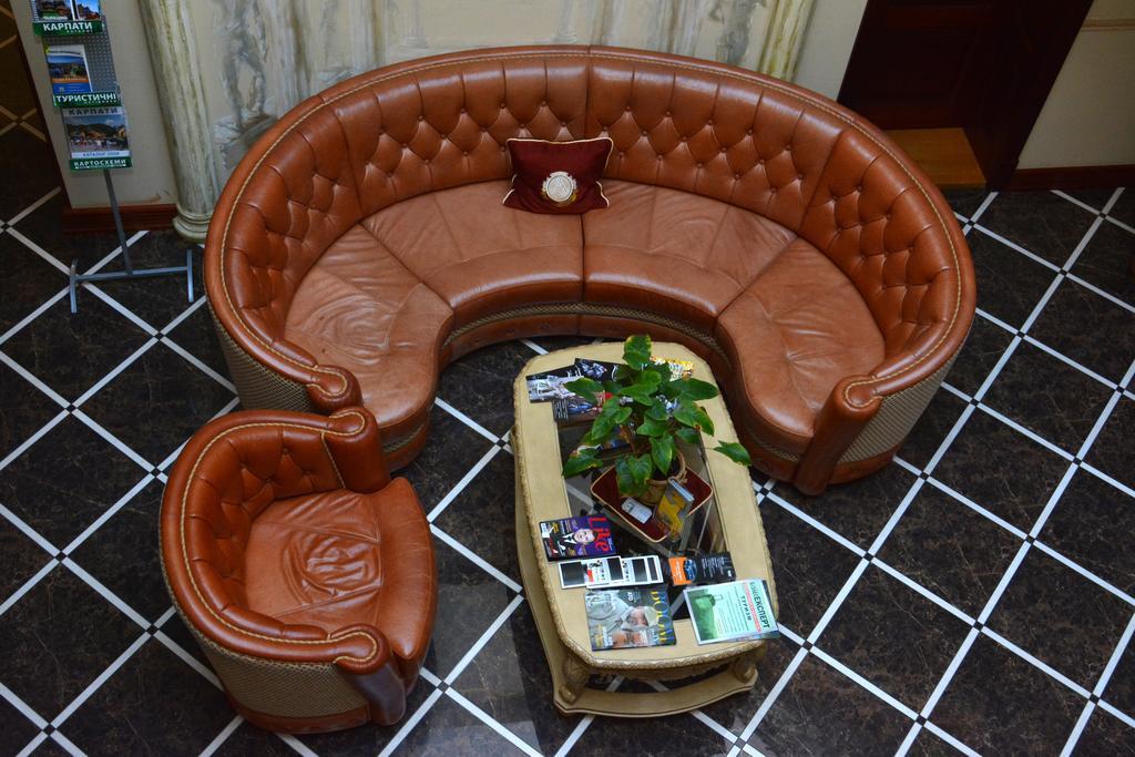 Atrium Hotel Ivano-Frankivsk Ngoại thất bức ảnh