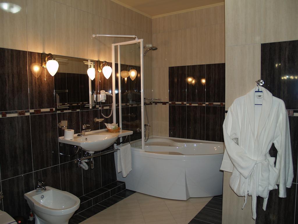 Atrium Hotel Ivano-Frankivsk Phòng bức ảnh