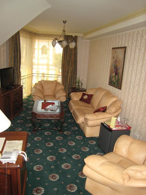 Atrium Hotel Ivano-Frankivsk Phòng bức ảnh