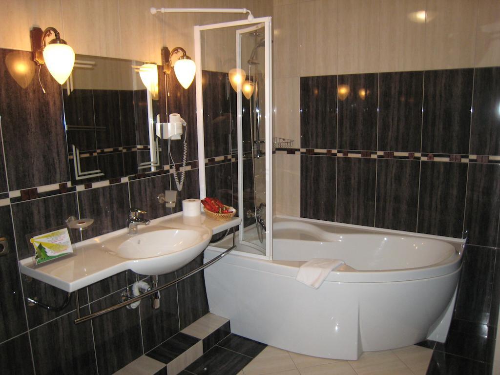 Atrium Hotel Ivano-Frankivsk Phòng bức ảnh