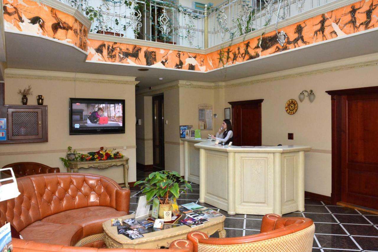 Atrium Hotel Ivano-Frankivsk Ngoại thất bức ảnh